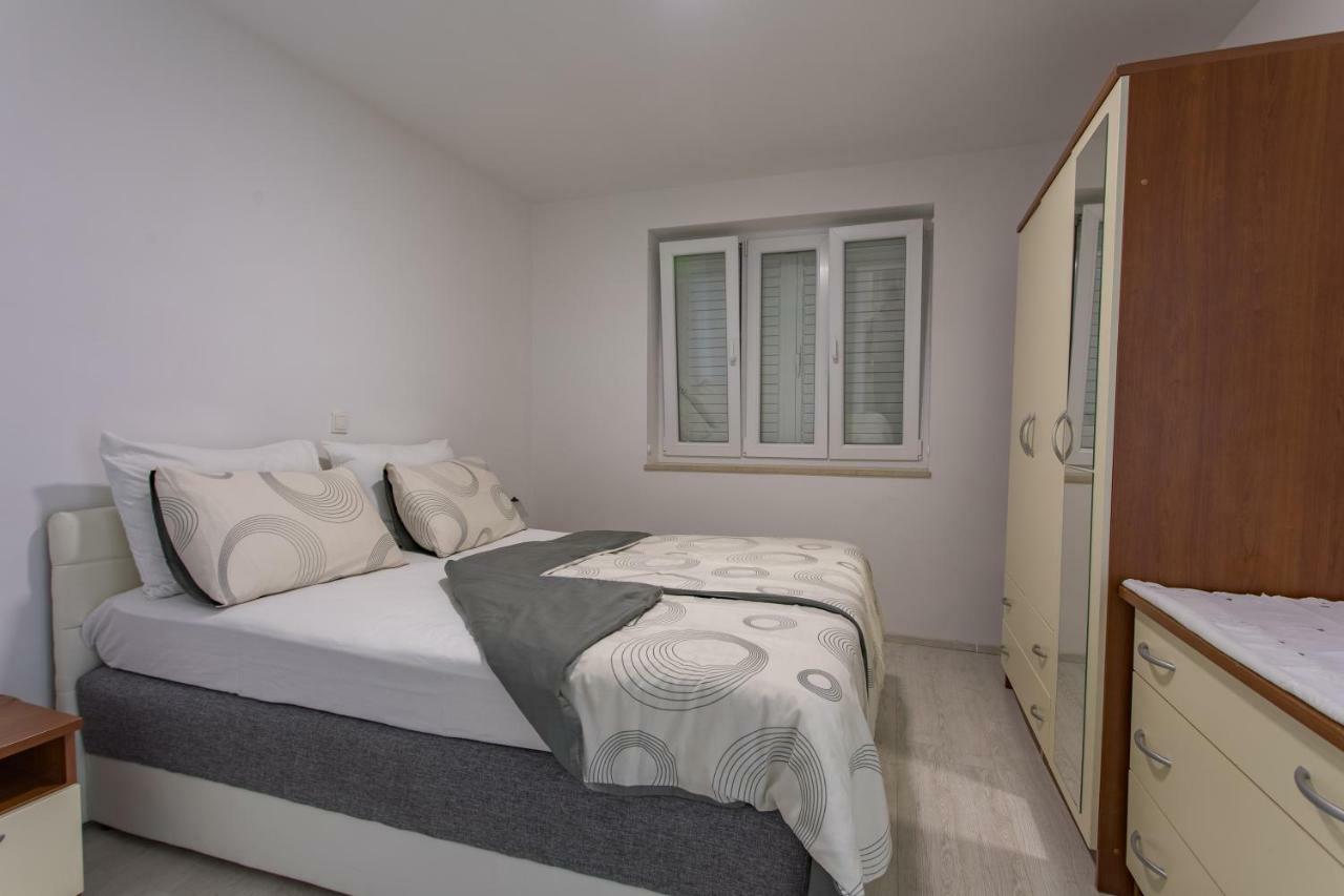 Apartmani Marija Jakir Brela Eksteriør bilde