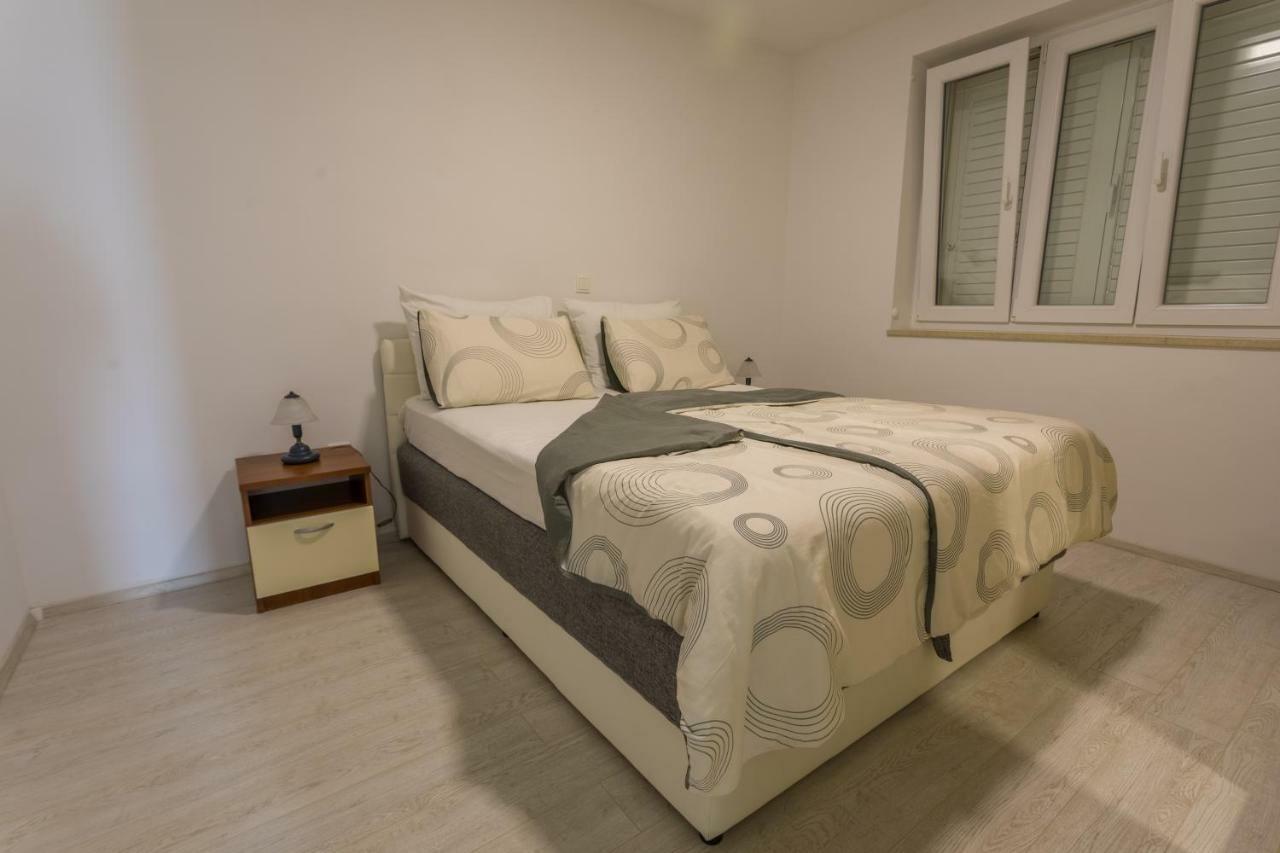 Apartmani Marija Jakir Brela Eksteriør bilde