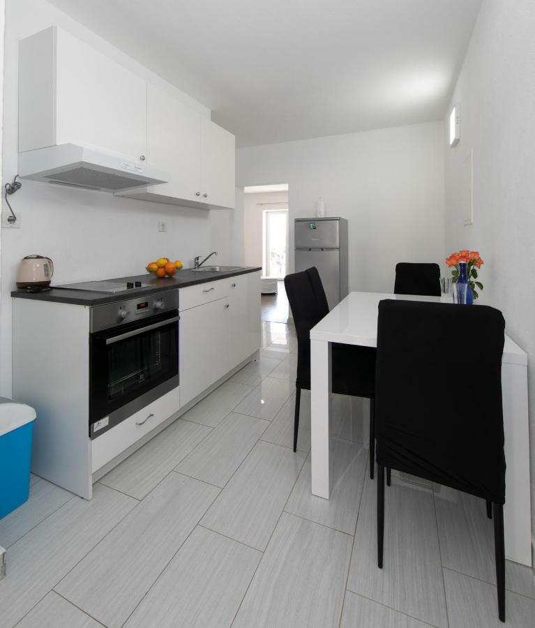 Apartmani Marija Jakir Brela Eksteriør bilde
